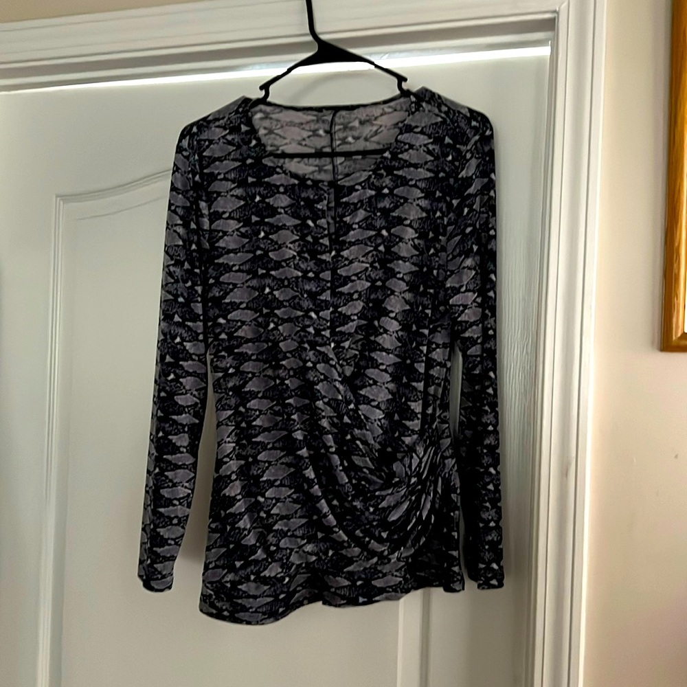 Beautiful blue and white top. Size large.